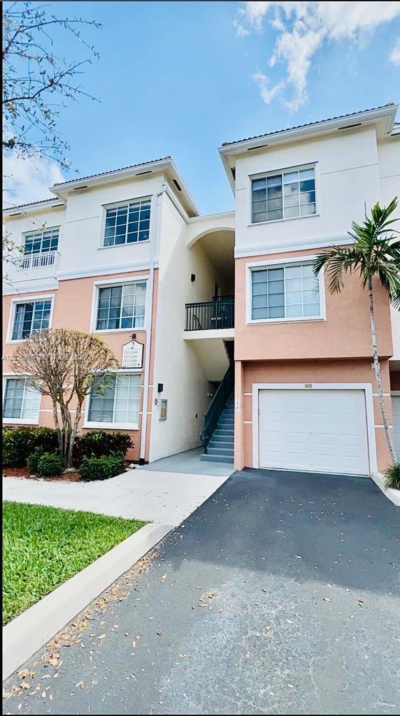 Building Photo - 2304 Myrtlewood Cir E