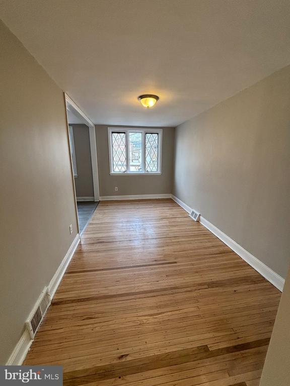 Building Photo - 409 Cherry St