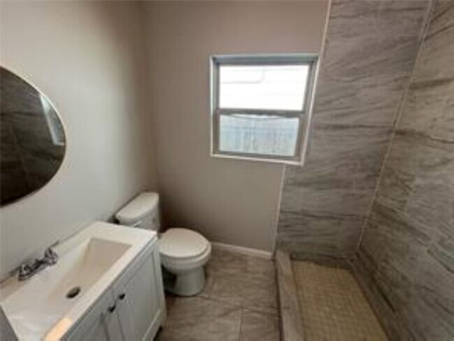 Foto del edificio - 3231 Holman St