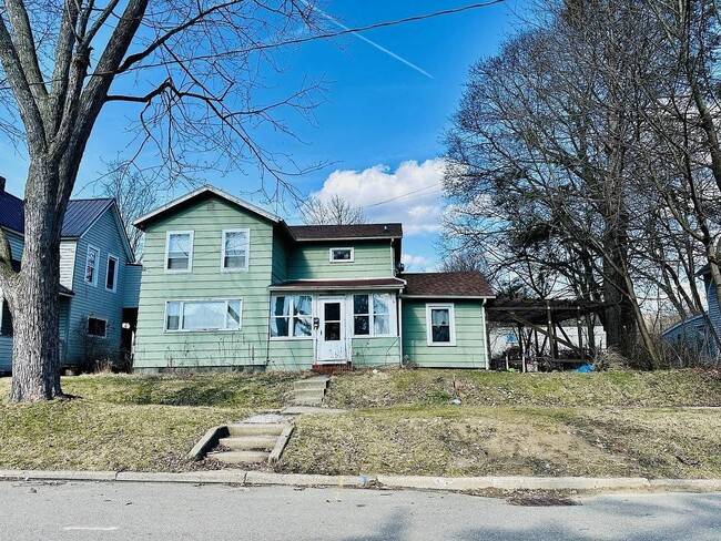 Building Photo - 115 Sterling St