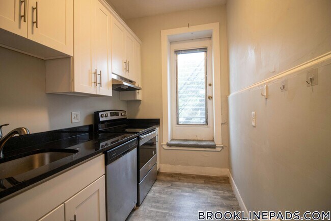 Foto del edificio - 1712 Beacon St