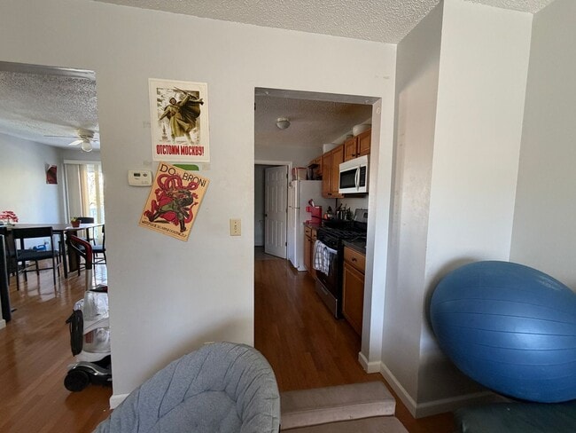 Foto del edificio - 3 Bed/3.5 Bath House with huge basement! - Waived Admin Fees & $500 Gift Card!