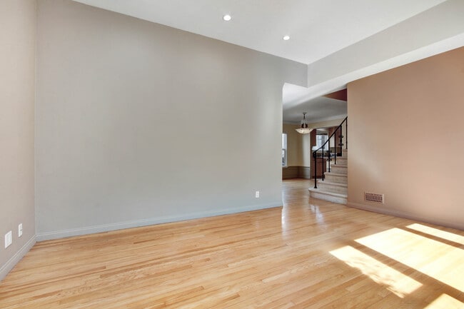 Building Photo - 1748 Glendon Ave