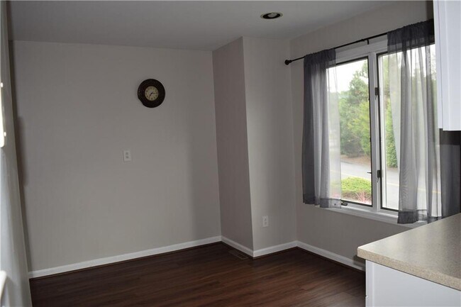 Building Photo - 99 River Farms Dr