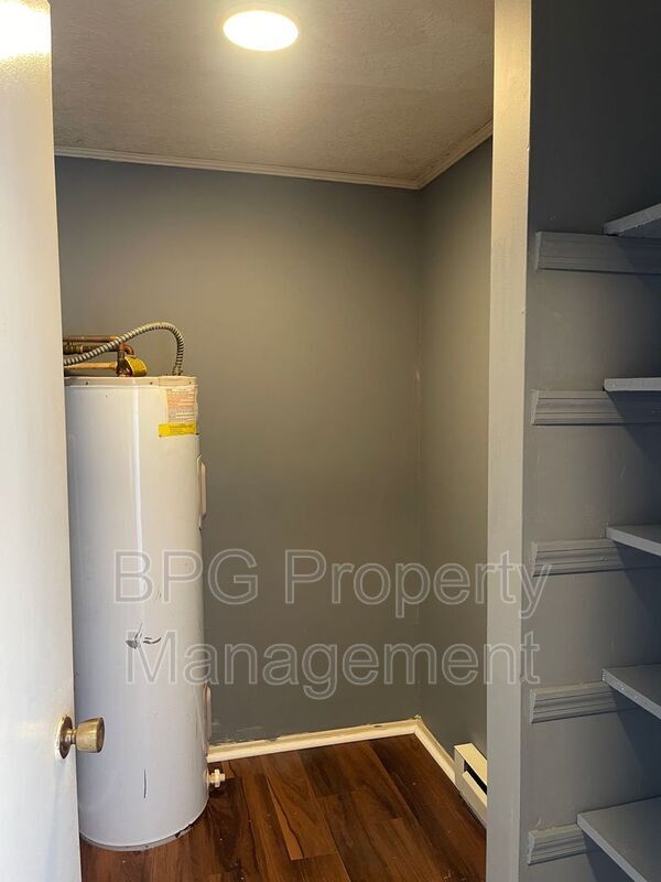Building Photo - 123 Circle Dr