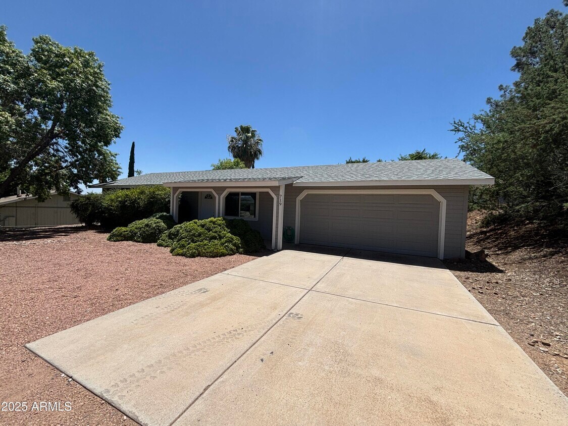 Foto principal - 719 Desert Jewel Dr