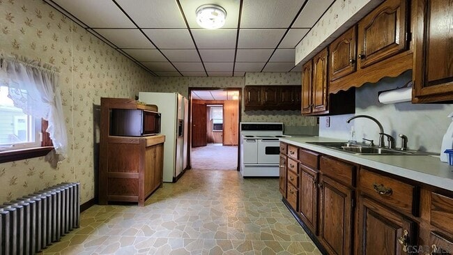 Building Photo - 825 4th St