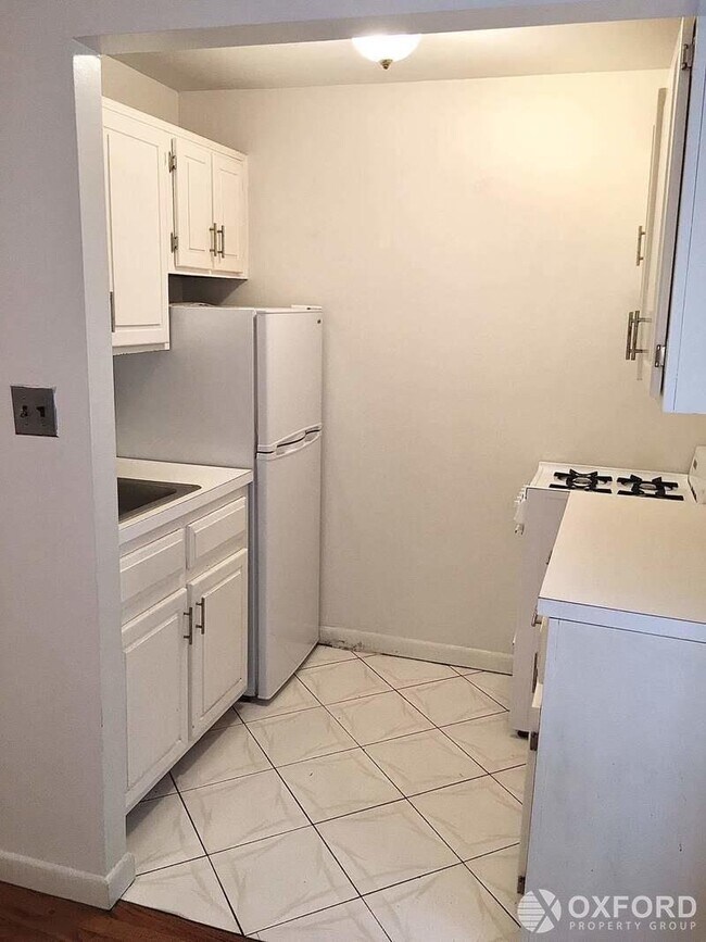 Building Photo - 310 West 95th Street