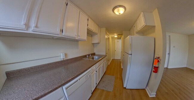 Building Photo - 3D Tour Available - Centrally located 1 be...