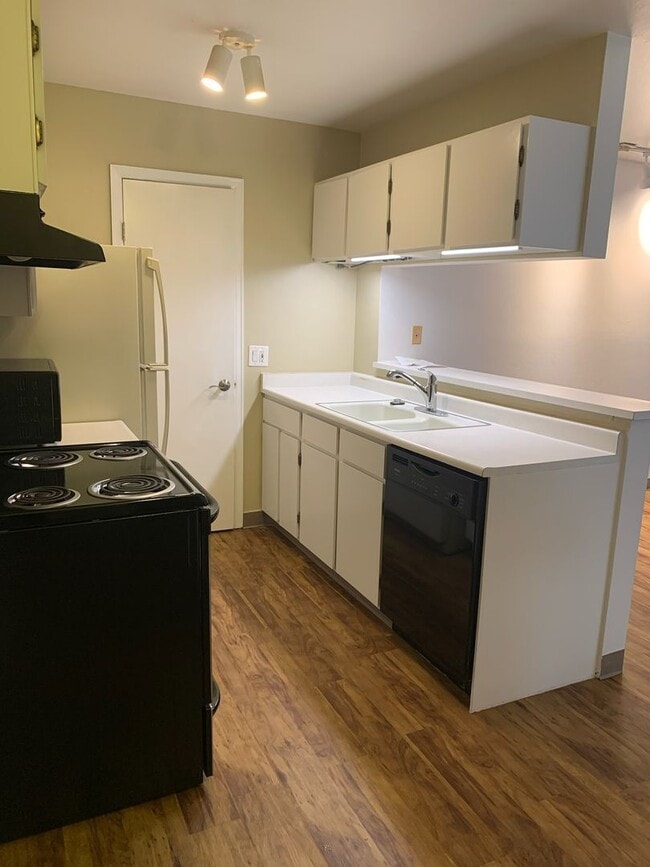 Building Photo - Great Condo