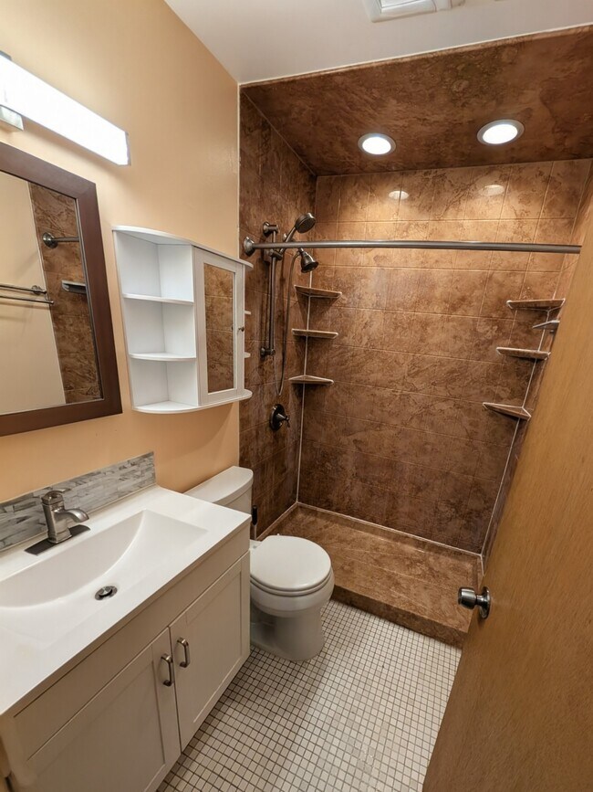 Foto del edificio - 4521 Jade Ln