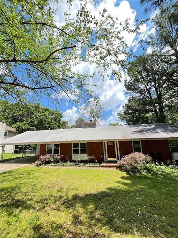 Foto del edificio - 2260 N Briarwood Ln