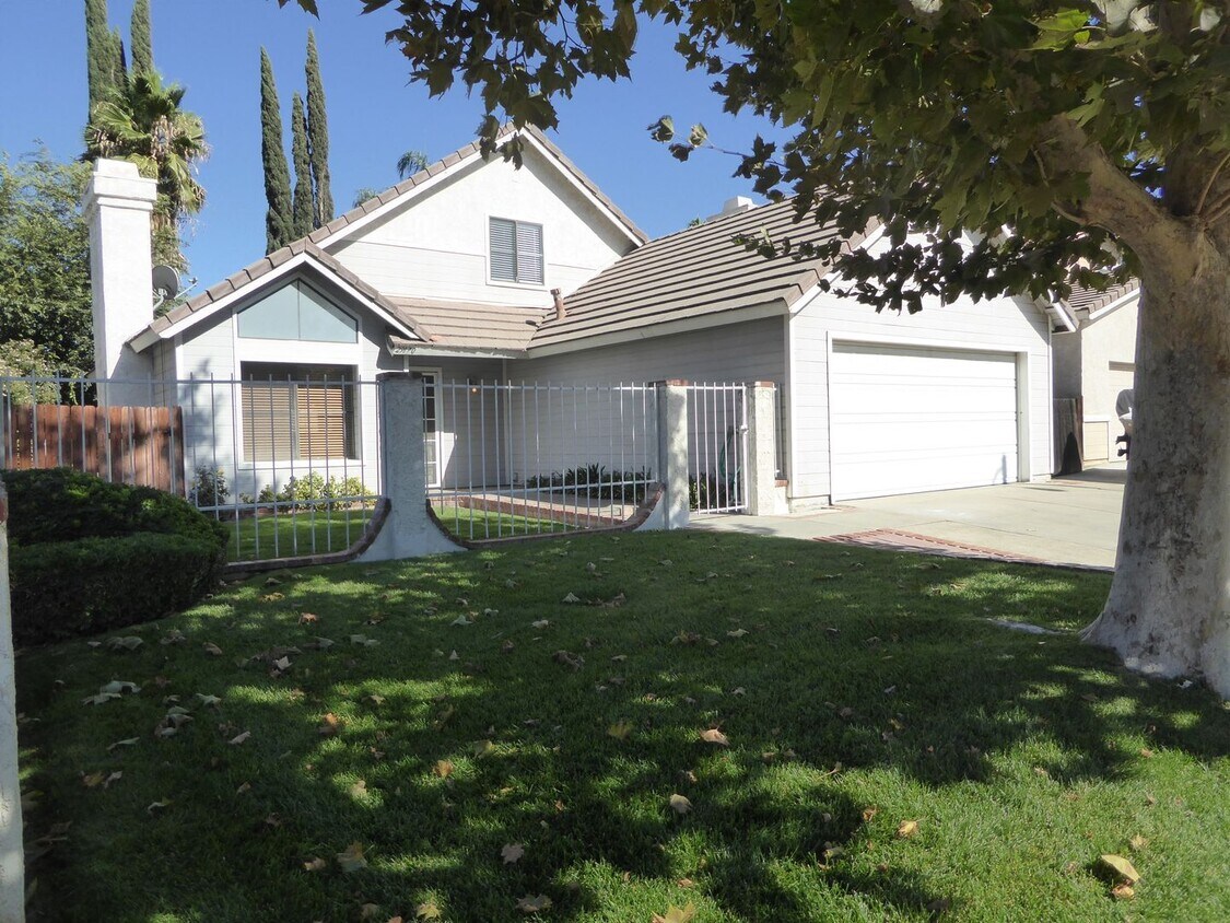 Primary Photo - COMING SOON! Live Oaks Community 3 Bedroom...