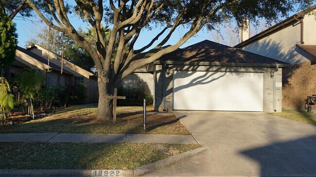 Building Photo - 19922 Sycamore Valley Dr