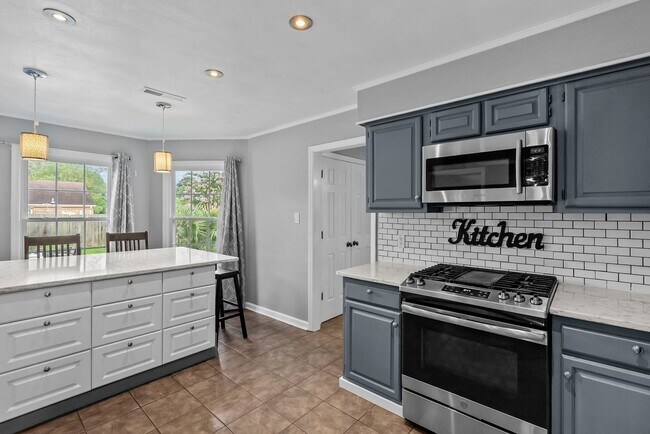 Foto del edificio - Luxury Family Living with a Resort-Style Backyard in Virginia Beach
