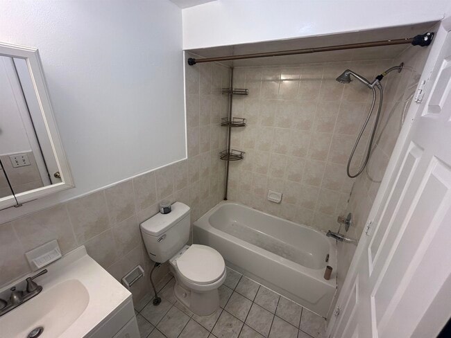 Building Photo - 30 Elm Ct
