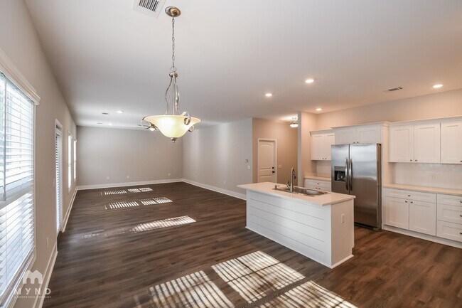 Building Photo - 67 Greyfield Dr