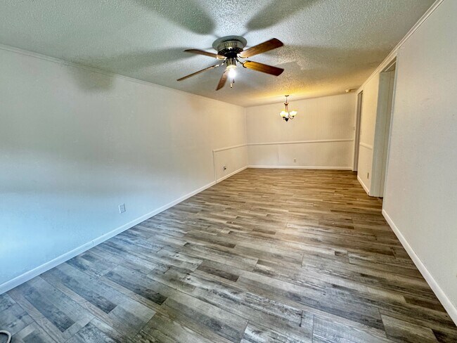 Foto del edificio - 5291 Dalewood Dr