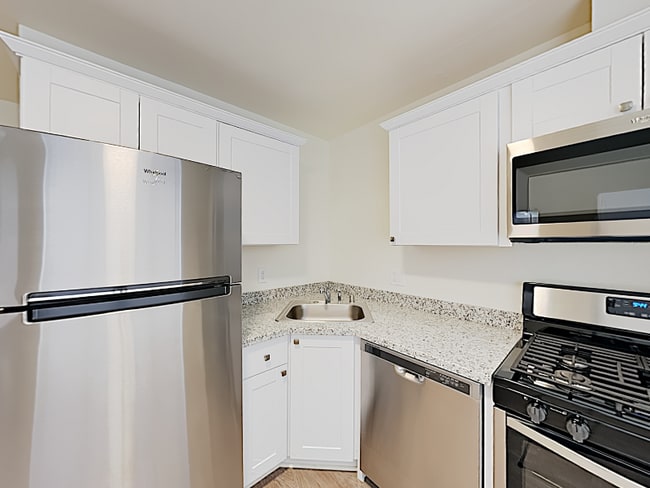 Building Photo - 2065 15th Ave