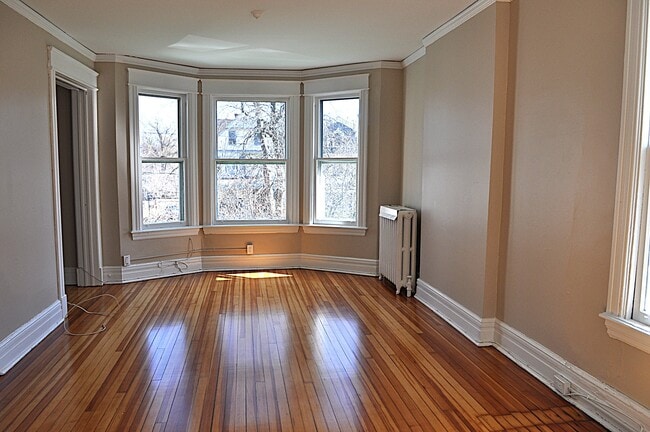 Living Rm - 44 N Pine Ave