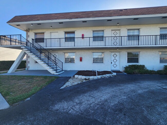 Foto del edificio - 227 Castlewood Dr