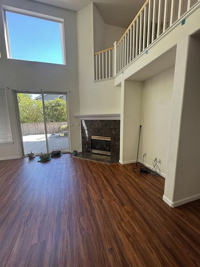 Building Photo - Hillsboro Living at Its Best 3bed/ 2.5 Bat...