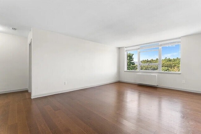 Foto del edificio - 20 Hammond Pond Pkwy