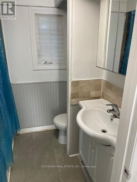 Building Photo - 257 Parkwood Ave