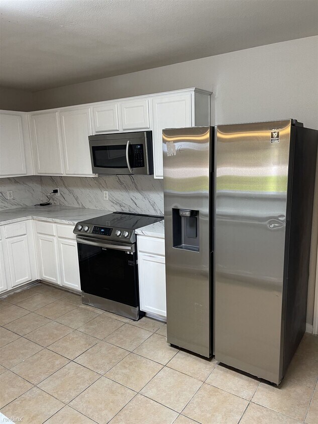 Foto del edificio - 1 br, 1 bath Duplex - 23355 High Point Str...