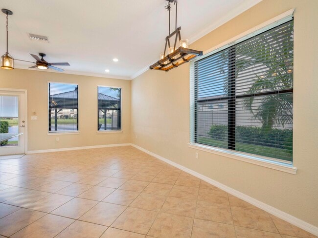 Foto del edificio - 2366 Byron St