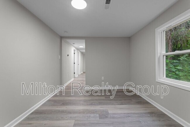 Foto del edificio - 602 Ross Rd
