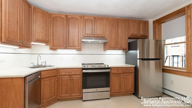 Building Photo - 48 Garden St