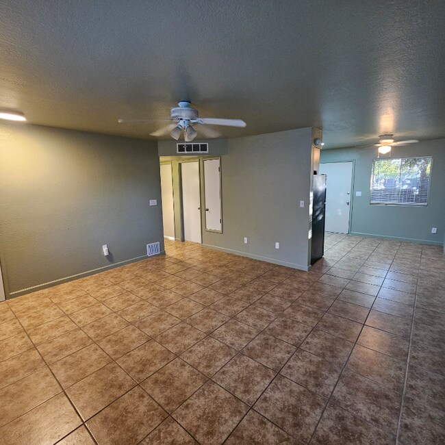 Building Photo - 1603 N Louis Ln