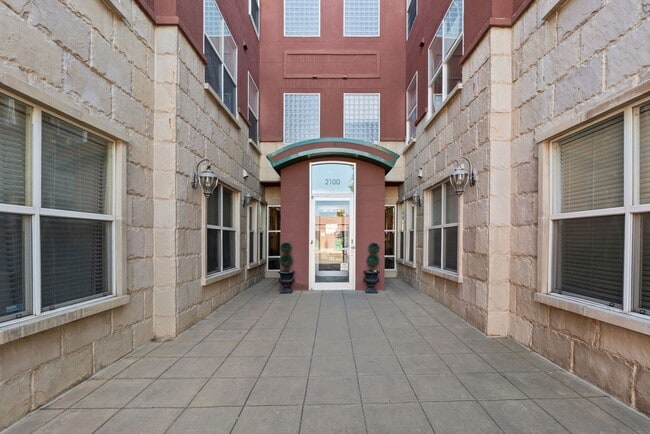 Building Photo - Spacious, one bedroom condo unit with underground parking