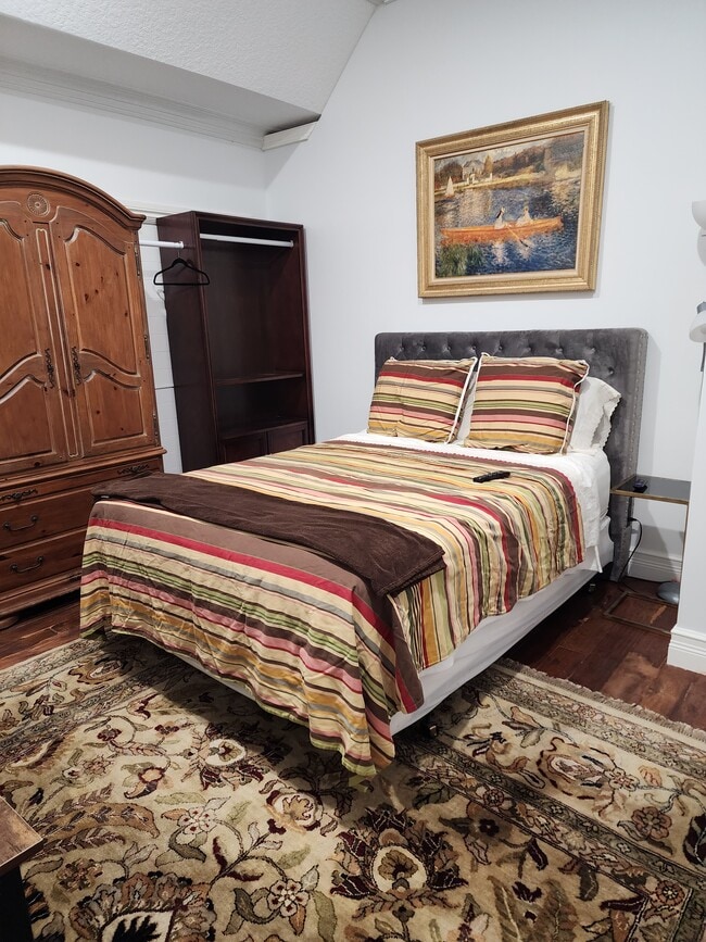 Building Photo - 123 Steeplechase Dr