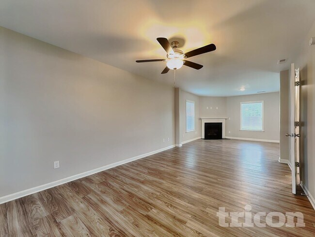 Foto del edificio - 2355 Whisperwood St