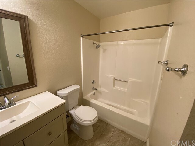Building Photo - 255 Cavendish Dr