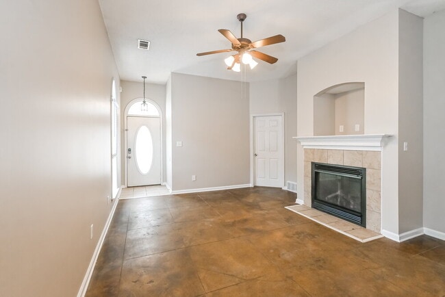 Foto del edificio - 6951 Parkbrook Ln
