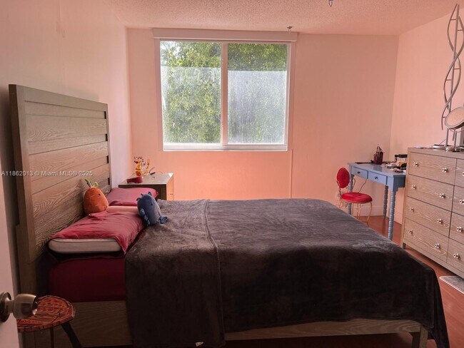 Foto del edificio - 9001 SW 77th Ave