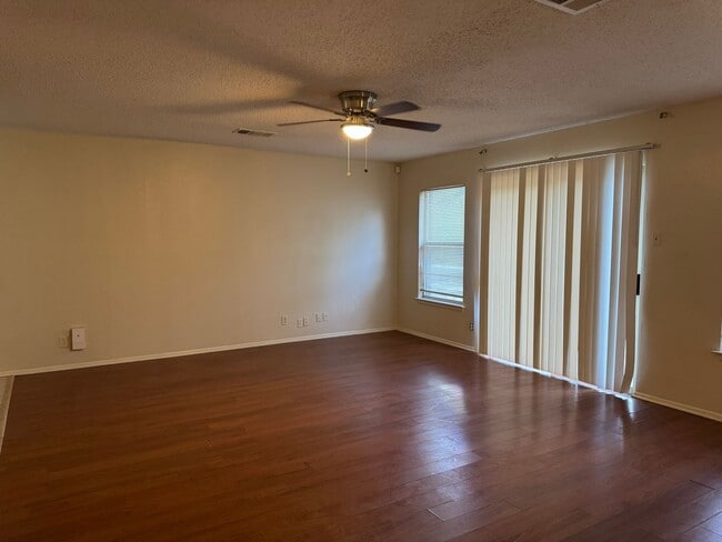 Building Photo - 8251 Sunshine Trail Dr