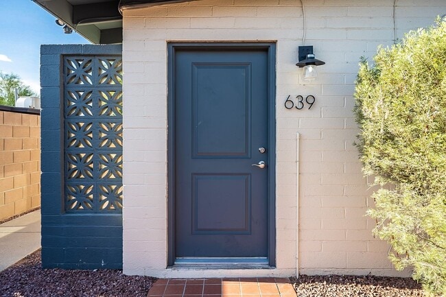 Photo - 639-643 E Lee St Apartment