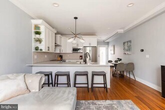 Building Photo - 2532 Annin St