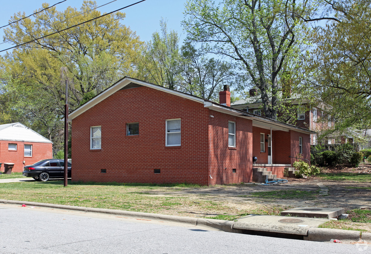 Foto principal - 2701 E Bessemer Ave