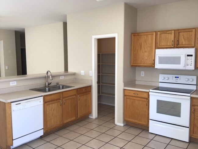Building Photo - 5706 E Forge Cir