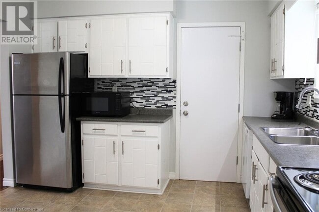 Building Photo - 11 Wordsworth Pl