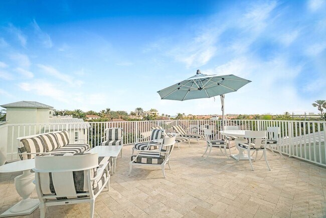 Seating for 17 Entertainers Dream! - 270 Mercury Rd