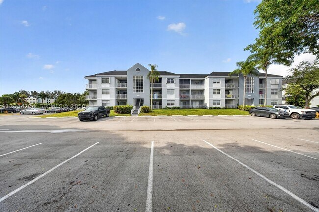 Foto del edificio - 8540 SW 212th St