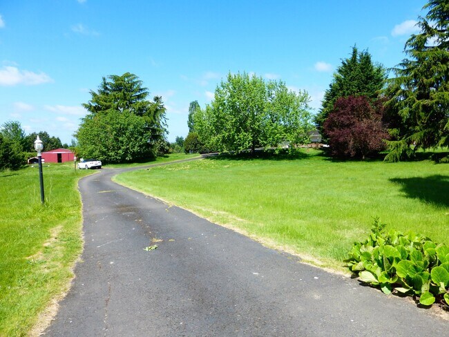 Building Photo - 4 bedroom Ranch with Acreage outbuilding a...