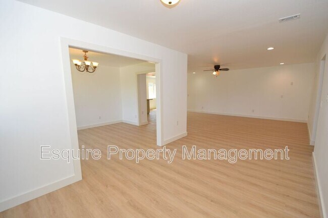 Building Photo - 13515 W Telegraph Rd