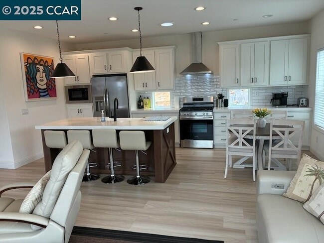 Building Photo - 630 Sunnyside Rd